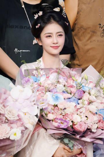 白鹿新剧《叶璃》杀青!海外剧迷如何第一时间追剧不卡顿?