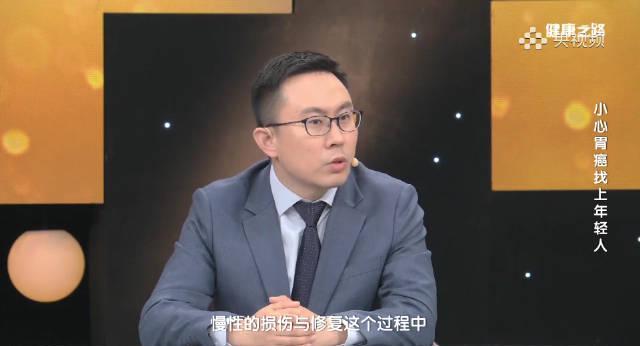 熬夜刷手机竟成胃癌元凶?专家揭秘夜间伤胃真相