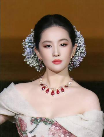 海外华人必看!刘亦菲压轴亮相惊艳全场,教你如何突破地区限制追星无忧