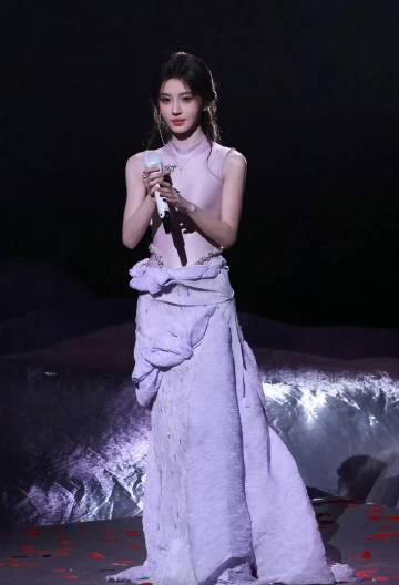 海外华人追剧遇阻?鞠婧祎紫衣舞台惊艳背后藏着这些跨区看片秘诀