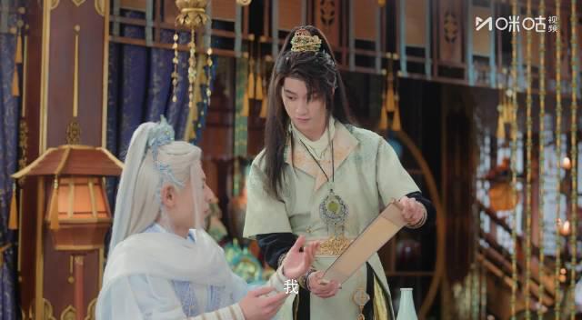 敖子逸烧鸡签名引爆全网!明星互动还能这么玩?