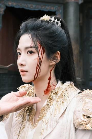 海外华人必看!卢昱晓《明献》九宫格引爆全网,战神形象燃爆荧幕