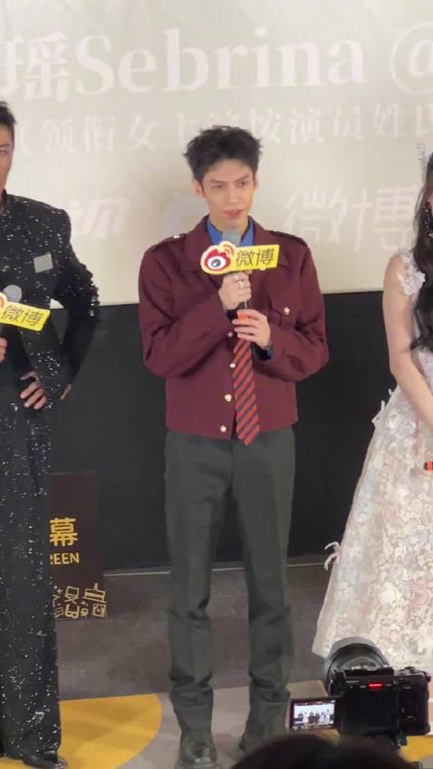 罗云熙追剧日常曝光!被关鸟笼梗亲自回应,网友直呼:这不就是我本人吗?