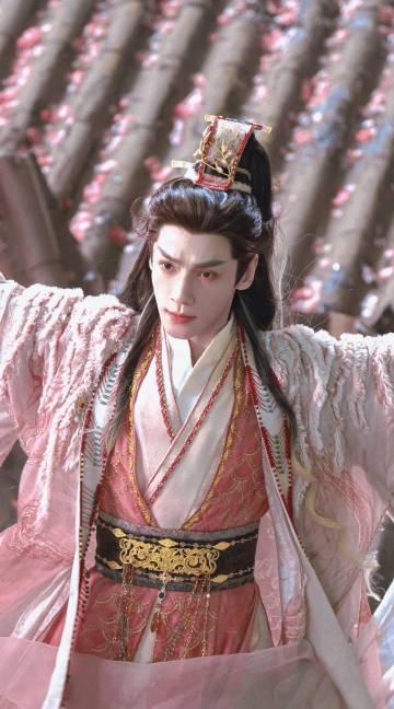 罗云熙粉衣打戏惊艳全网!玄侠江湖的正确穿搭指南