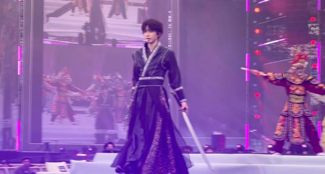 刘宇《柳叶刀》舞台惊艳全网!国风舞蹈如何做到柔中带刚?