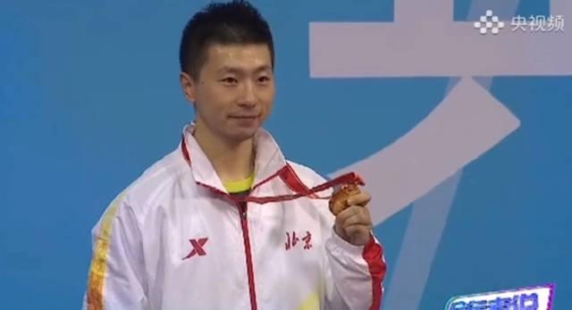 刷到马龙第六次全运会备战的视频,我突然想起:37岁的他还在拼,我们凭什么说‘年纪大了’