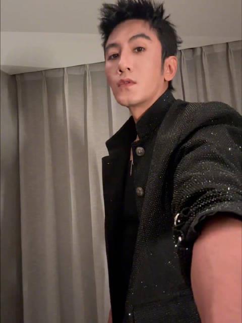 从演员到舞者无缝切换,肖顺尧的多面才华为何让海外观众直呼可惜