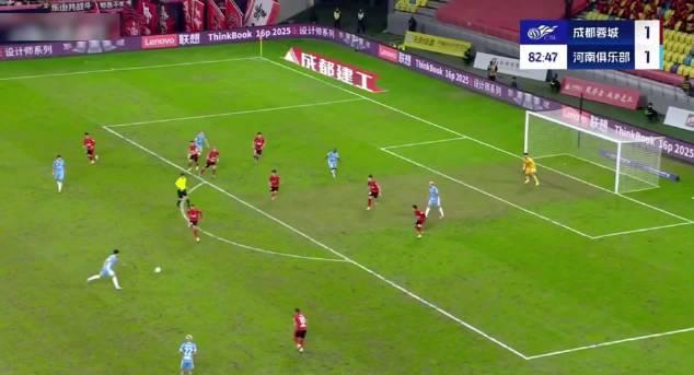 刷到成都蓉城无缘冠军的消息时,我正在纽约唐人街吃火锅——隔壁桌大叔突然拍桌叹气