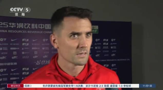 硬汉队长赛场哽咽,女儿一个拥抱治愈所有!职业球员的情感世界原来这么真实