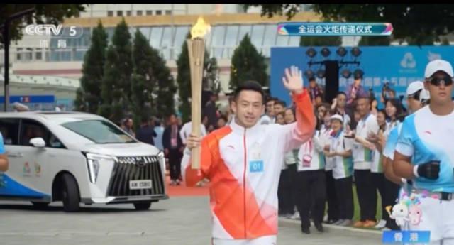 手把手教你成为火炬手!黄镇廷的励志故事让人热血沸腾