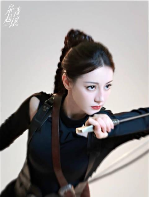 迪丽热巴《枭起青壤》惊艳亮相!黑衣持刀造型引爆全网期待