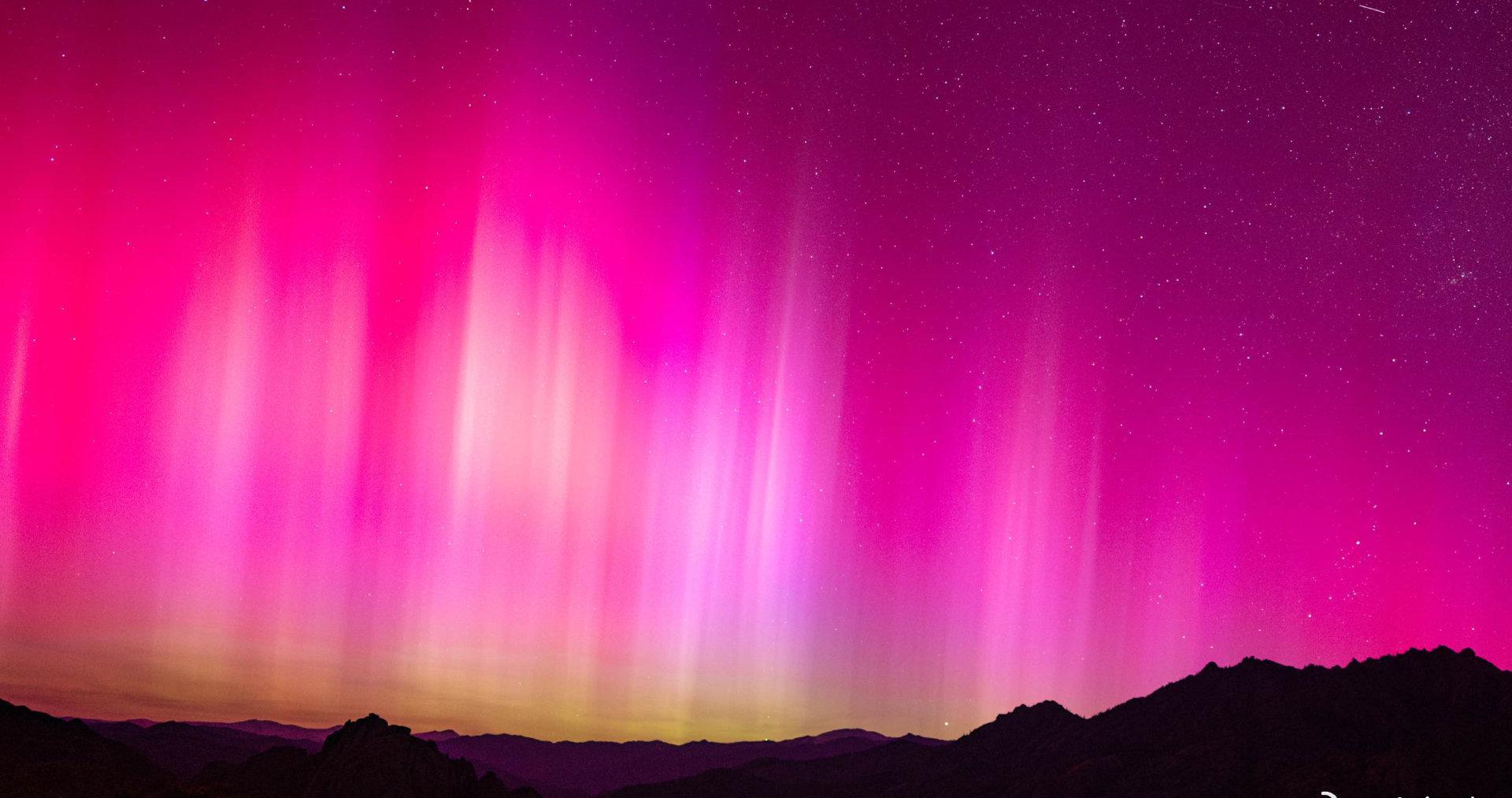 北方夜空惊现神秘极光!错过等11年,速看直播攻略