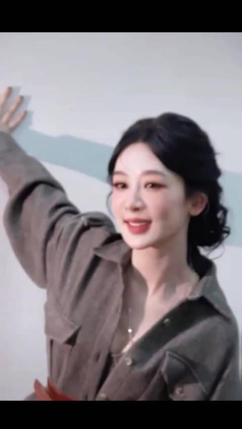 杨紫惊艳蜕变!从甜妹到御姐的时尚进化,海外粉丝如何解锁完整版?