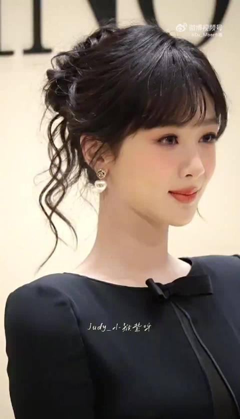 海外追剧党必看!杨紫黑天鹅造型惊艳全网,教你轻松解锁国内影视资源