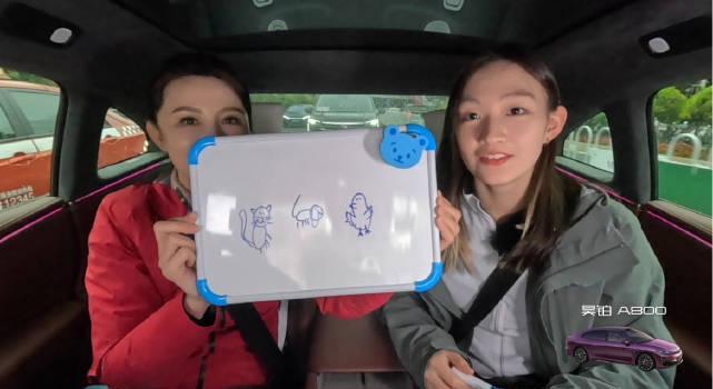 游泳冠军李冰洁竟是隐藏画手?熊猫干饭迷妹的惊喜一日游,笑点太密集!