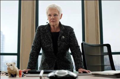 91岁M夫人因眼疾告别舞台,她坦言看不清人脸,却看清了人生的另一种可能