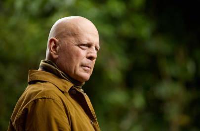 布鲁斯·威利斯捐脑背后:当硬汉被“沉默的痴呆”击倒,我们能学到什么?