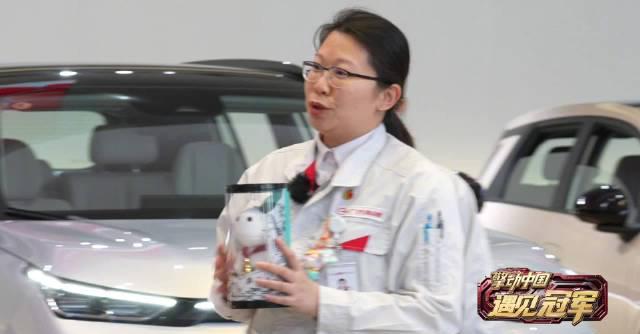 别只看到赛场上的泪水!广东体操小花被“哄好”背后,藏着更暖心的成长故事