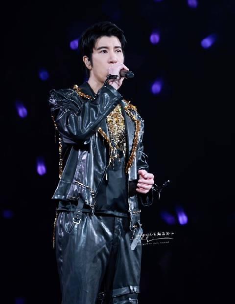 王力宏广州开唱引热议!《安全感》直击人心,海外粉丝却因地域限制无法观看?