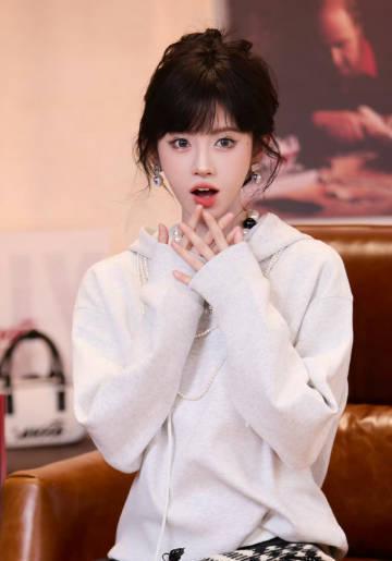 鞠婧祎官宣单飞!从“四千年美女”到独立艺人,她的花路将通往何方?