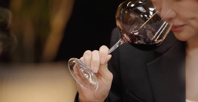 贺兰山海拔3556米,一杯宁夏葡萄酒里,藏着多少不为人知的故事?