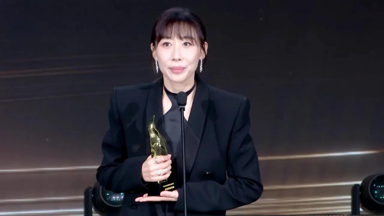 海外华人如何解除地区限制?从任素汐金鹅奖歌曲看国内文娱内容访问难题