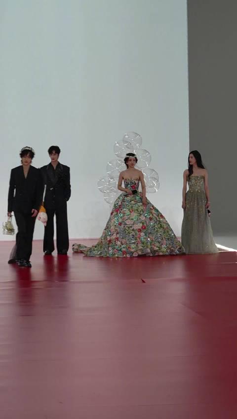 海外华人追剧追星遇阻?星光大赏红毯引热议,一文看懂如何破解地区限制难题