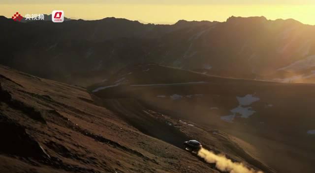 5100米高原升起五星红旗!智己LS9国门首秀,中国汽车如何从追赶者到引领者?