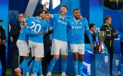 刷到那不勒斯夺冠新闻时,我正被海外视频卡得想砸电脑:这延迟,比看球还煎熬