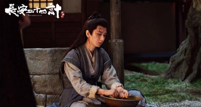 海外追剧党破防了!《长安二十四计》成毅战损名场面,我却只能看文字转播?