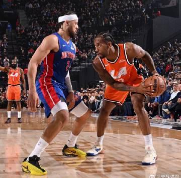 34岁莱昂纳德狂砍55分创纪录,我却在海外卡成PPT,这看球的痛谁懂啊?